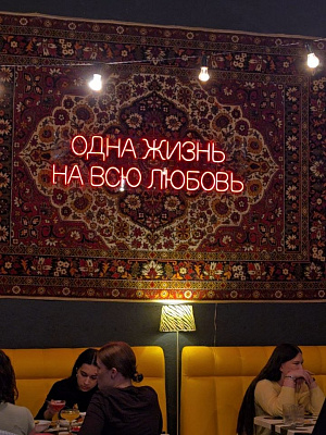 Октябрьская улица кафе